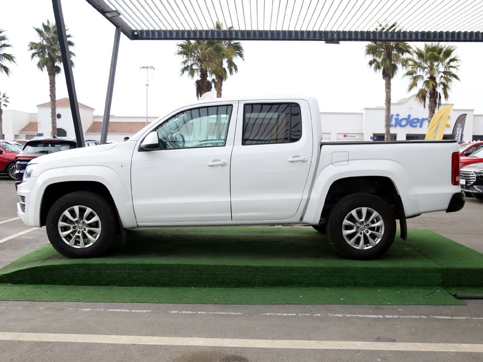 VOLKSWAGEN AMAROK 2.0 TREDLINE 4X4 MT 2023 - Imagen 8 de 20