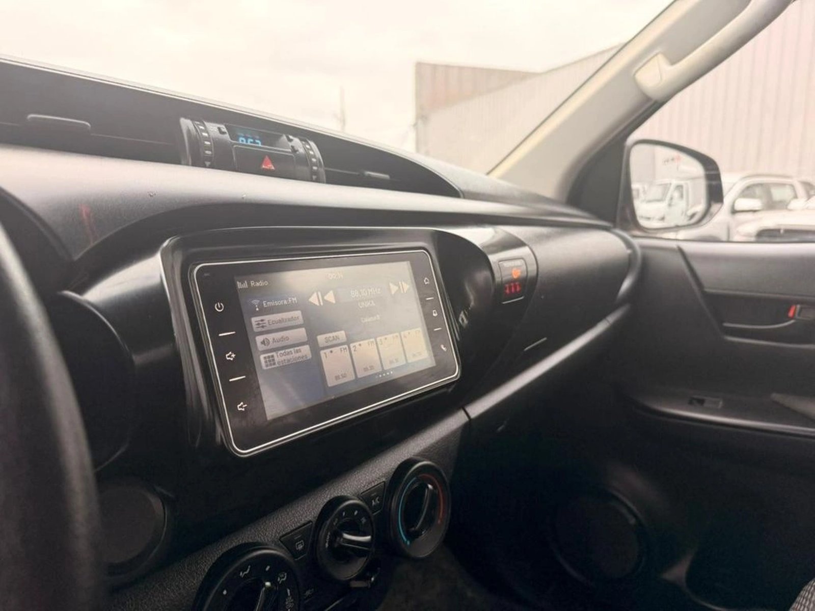 TOYOTA HILUX TSS 2.4 Diesel 4X4 T/M 2021 - Imagen 13 de 14