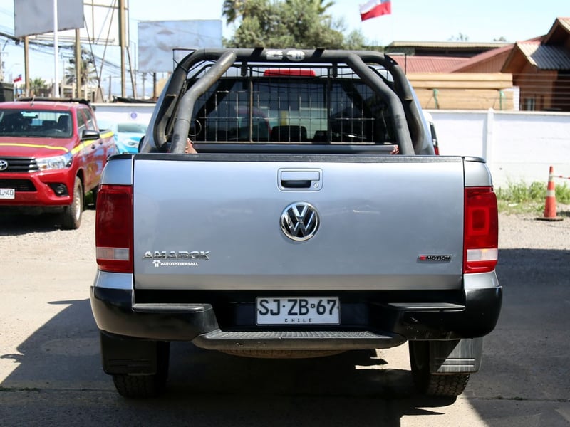Volkswagen AMAROK 2.0 TRENDLINE DIESEL 4X4 MT 2023 - Imagen 7 de 20