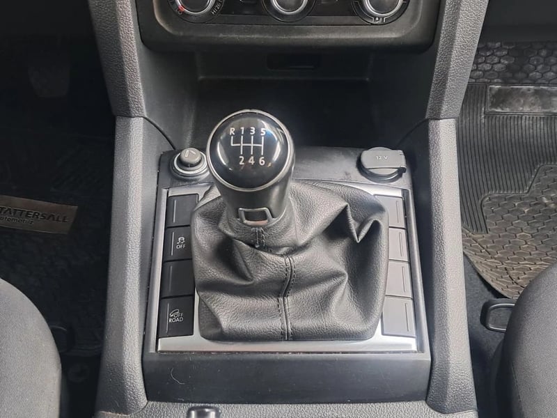 Volkswagen AMAROK TRENDLINE 2.0 4x2 MT 2023 - Imagen 20 de 20