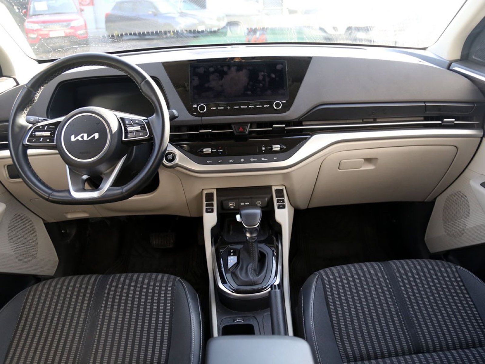 Kia CARENS EX 1.4 AUT 2023 - Imagen 12 de 20