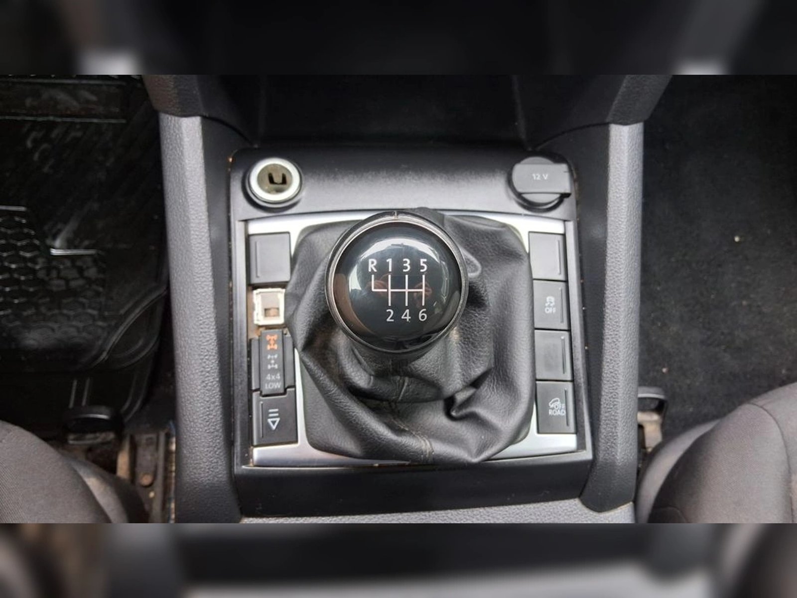 VOLKSWAGEN AMAROK 2.0 TRENDLINE DIESEL 4MOTION 4X4 DOB. CAB. MT 4P 2023 - Imagen 16 de 19