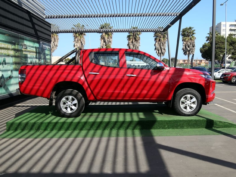 Mitsubishi L200 2.4 KATANA CRT DIESEL DOB. CAB. 4X4 MT 4P 2023 - Imagen 4 de 20