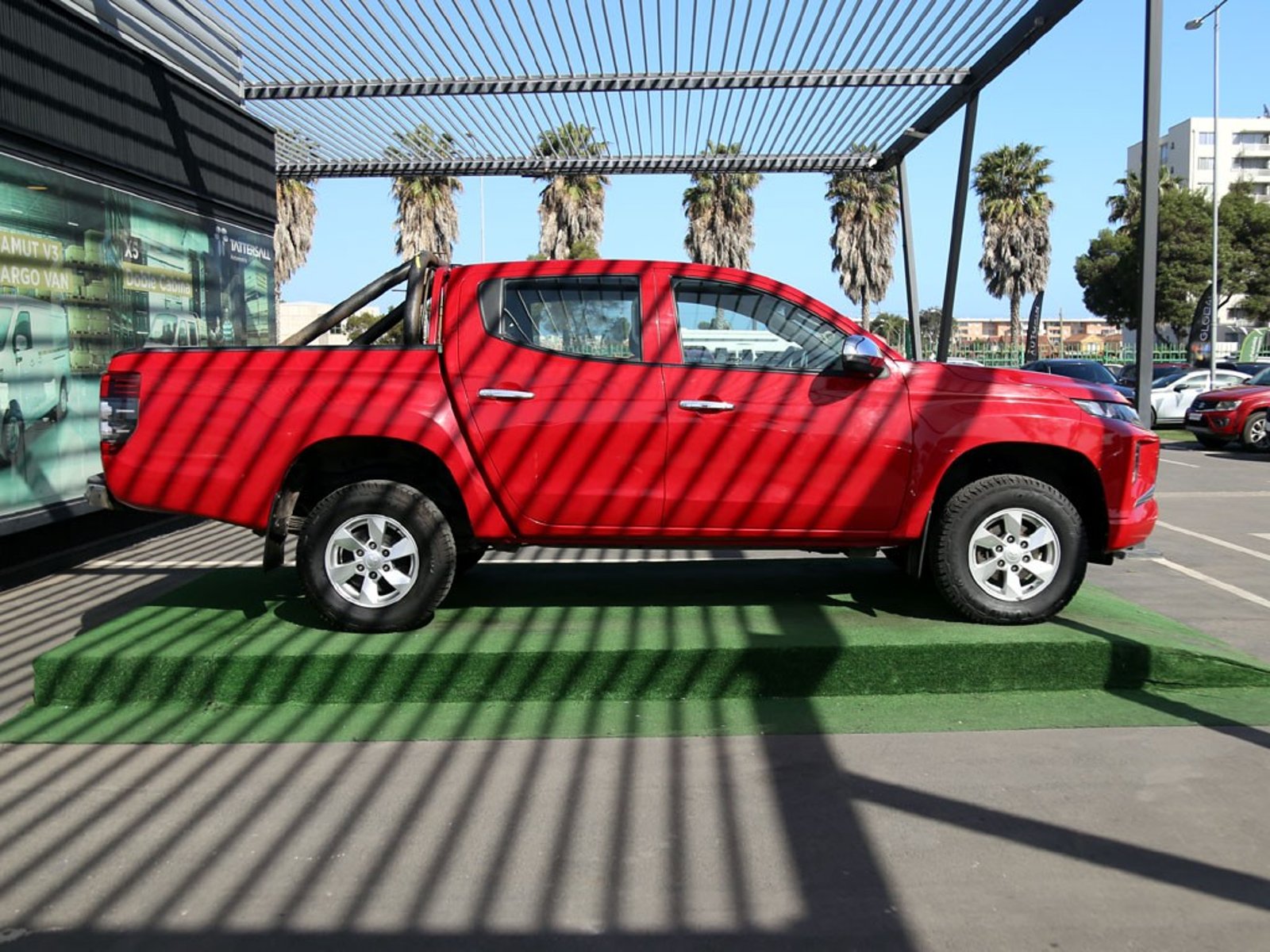 Mitsubishi L200 2.4 KATANA CRT DIESEL DOB. CAB. 4X4 MT 4P 2023 - Foto 4 de 20