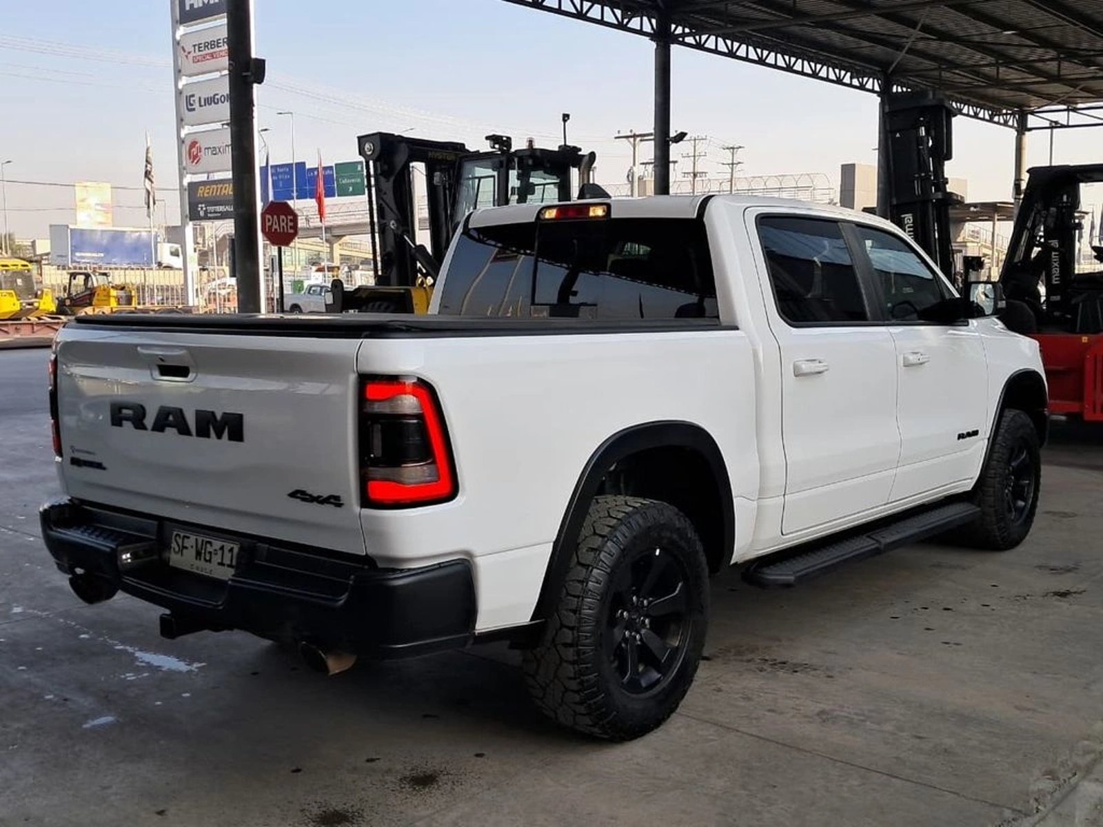 RAM 1500 5.7 REBEL 4X4 AT 4P 2023 - Imagen 6 de 20