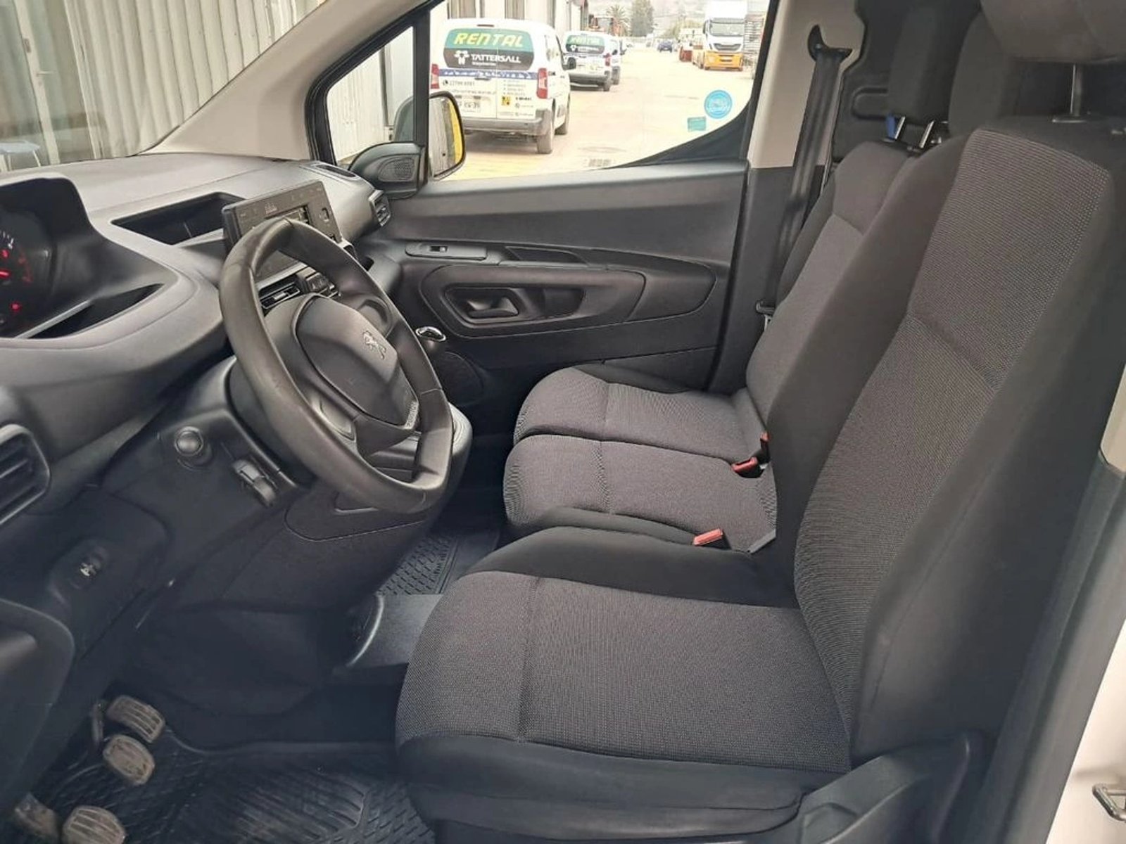 Peugeot PARTNER L1 1.6 HDI 4X2 MT 2022 - Imagen 13 de 20