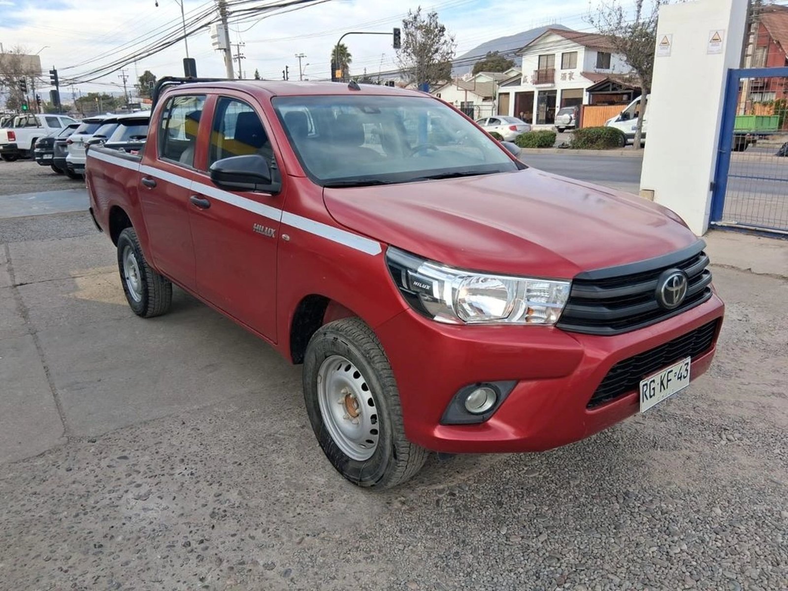 TOYOTA HILUX 2.4 DX DIESEL 4X2 DOB. CAB. MT 4P 2022 - Imagen 3 de 19