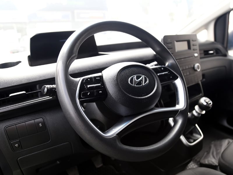 Hyundai STARIA 2.2 6MT CRI 2023 - Imagen 15 de 20