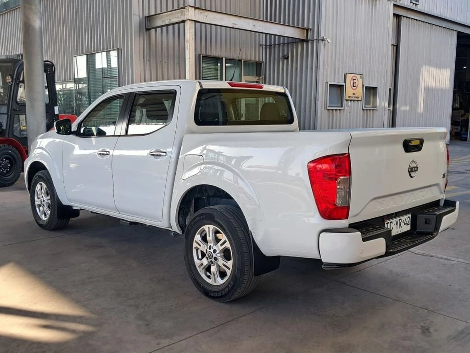 NISSAN NAVARA XE 2.3 4X2 MT DIESEL 2024 - Imagen 8 de 20