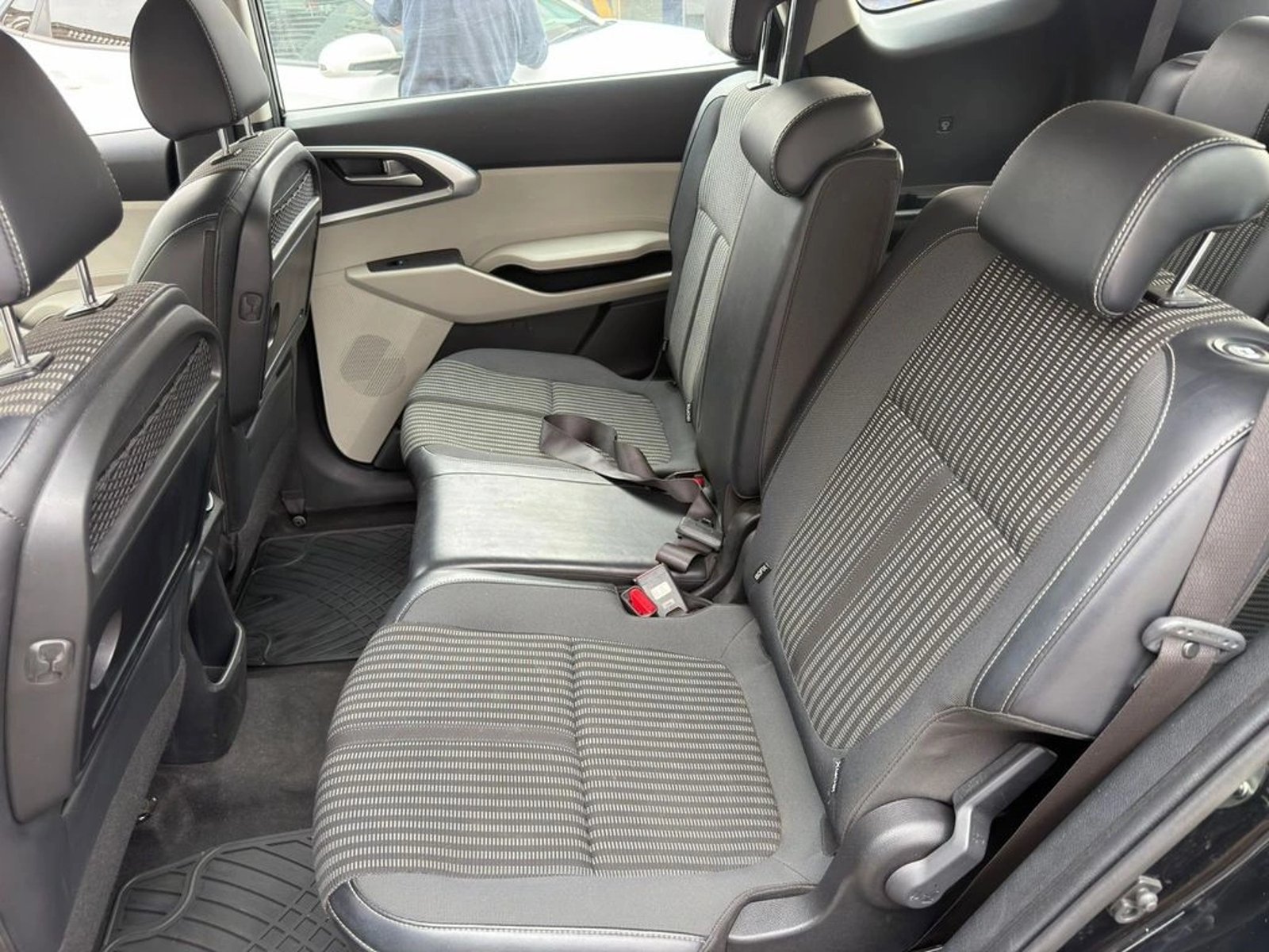 KIA CARENS EX 1.4 AT 7 PASAJEROS 2023 - Imagen 10 de 12