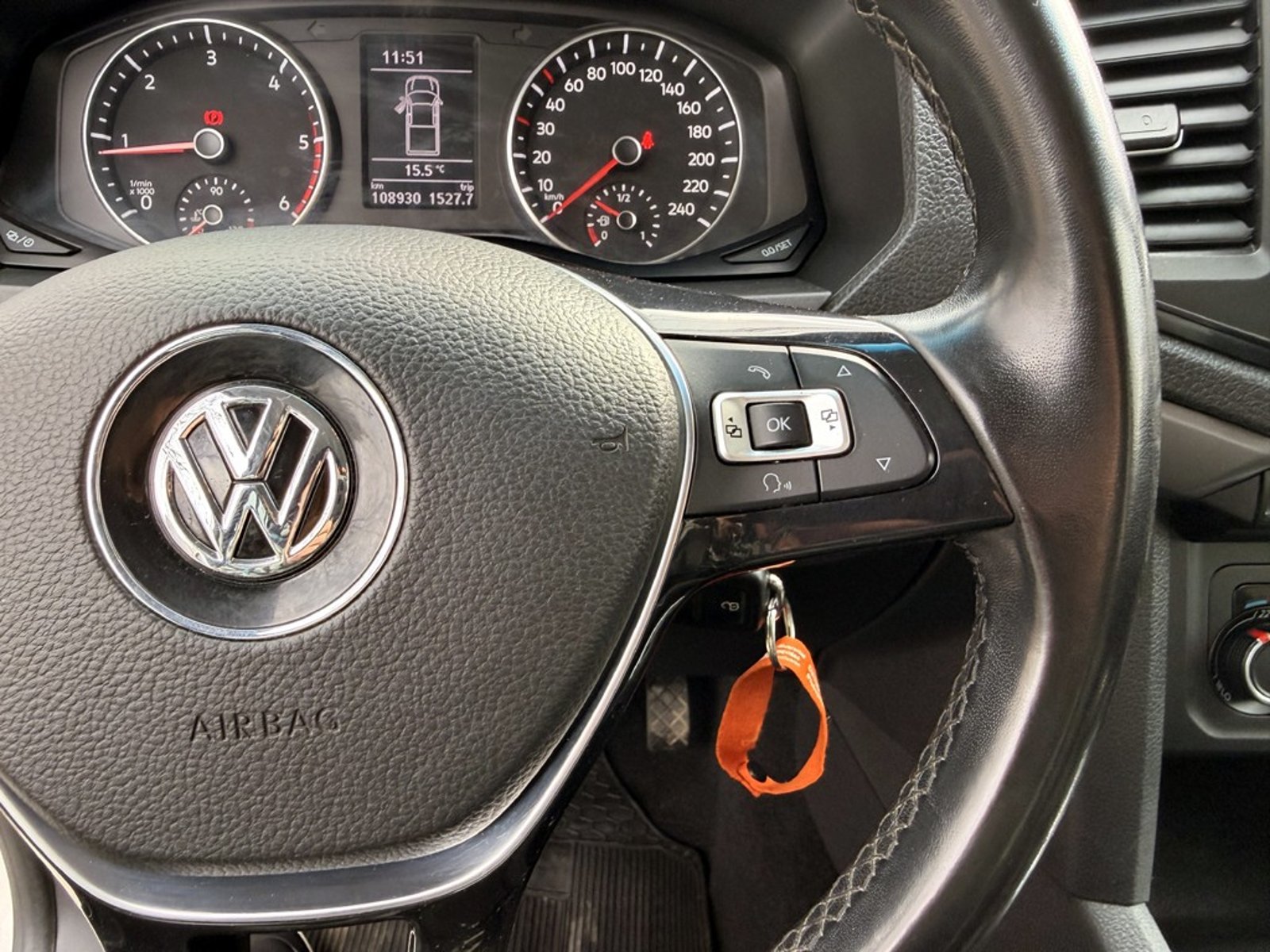Volkswagen AMAROK 2.0 TRENDLINE 4X4 MT 2023 - Imagen 19 de 20