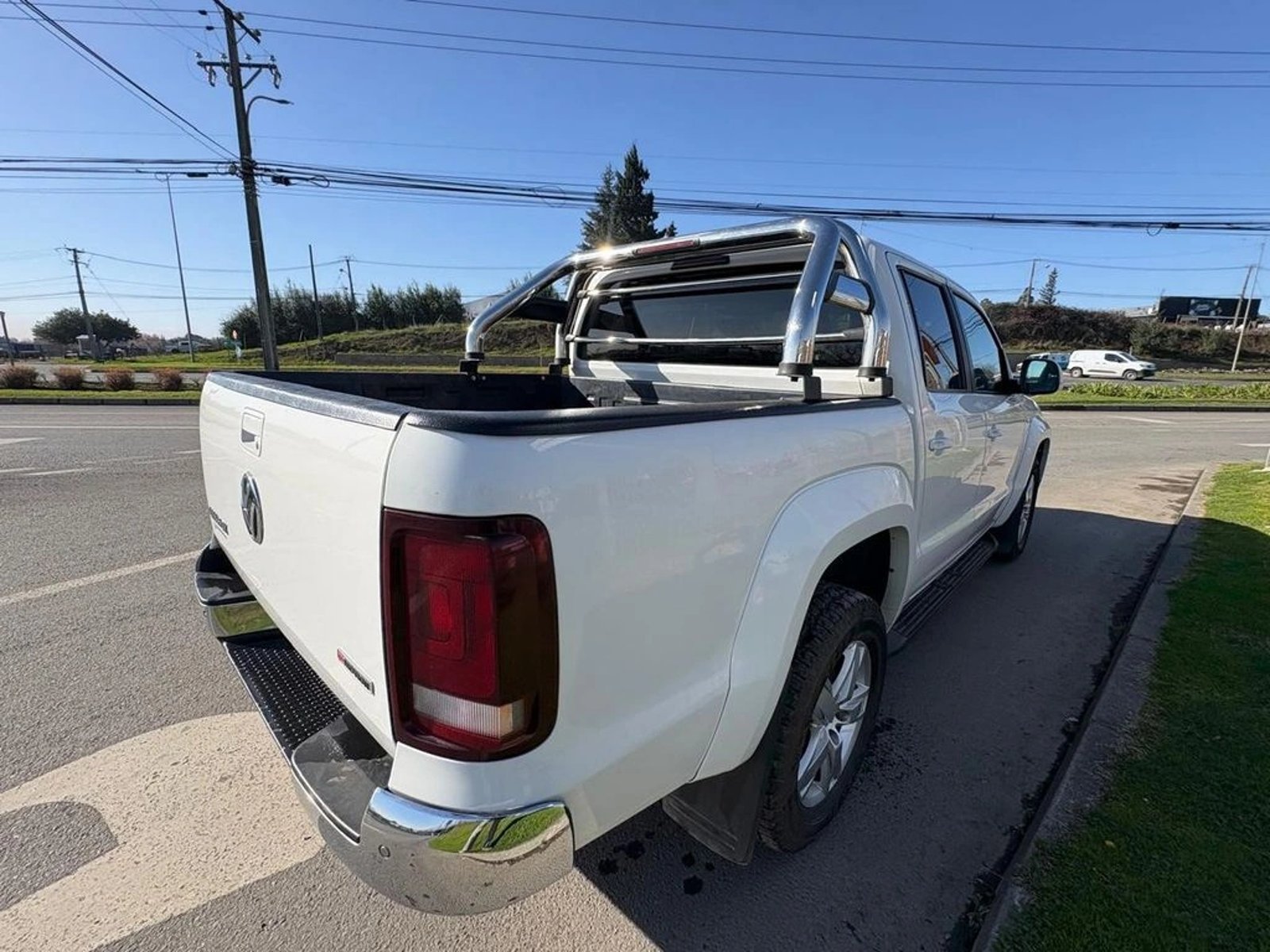 Volkswagen AMAROK HIGHLINE 4X4 2.0 AUT. 2023 - Foto 5 de 13