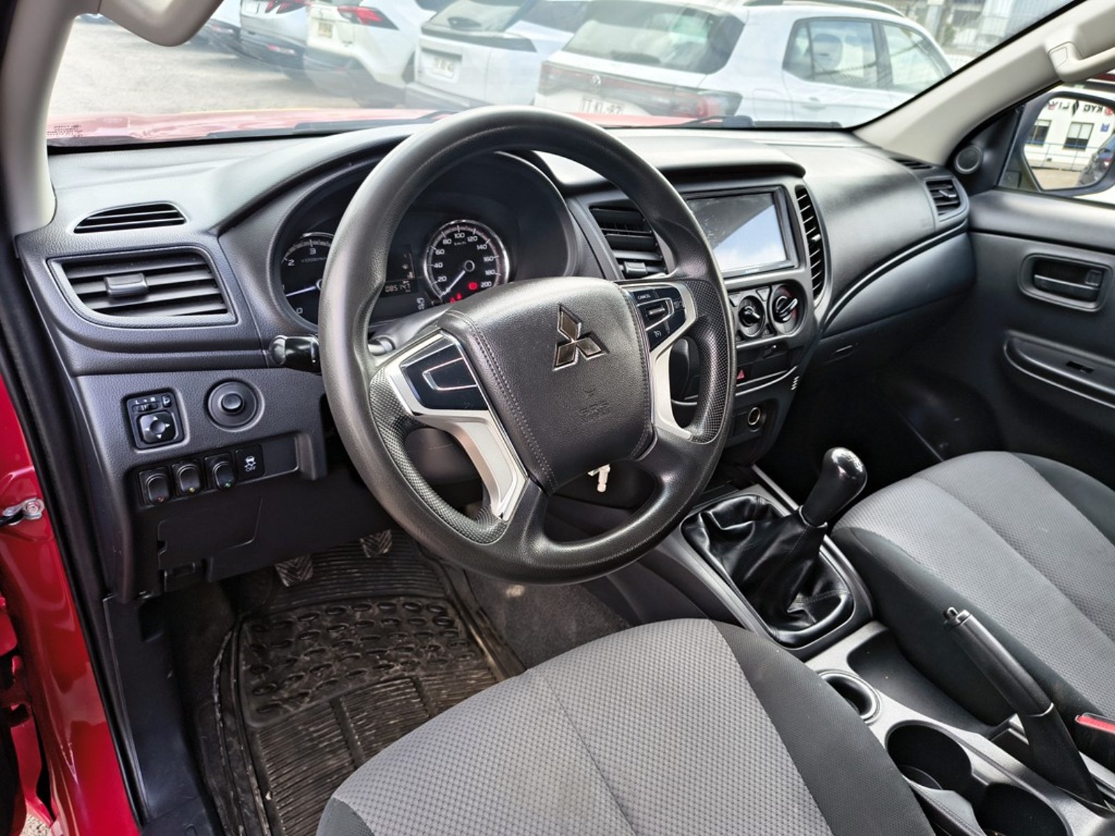 Mitsubishi L200 L200 KATANA 2.4 Diesel 4X2 T/M 2023 - Imagen 11 de 20