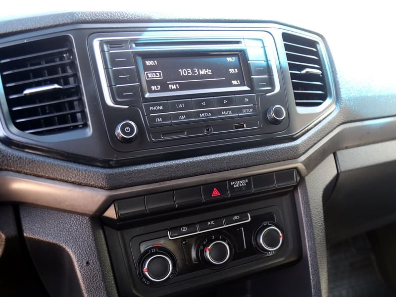 Volkswagen AMAROK 2.0 TRENDLINE DIESEL 4X4 MT 2023 - Imagen 19 de 20