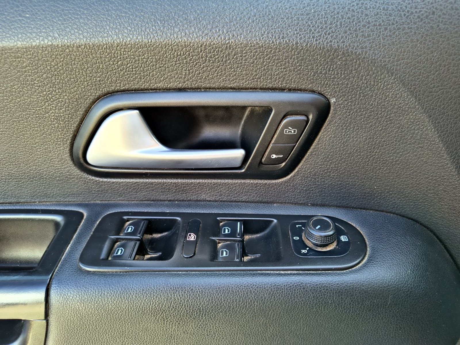 VOLKSWAGEN AMAROK 2.0 TRENDLINE 4MOTION 2023 - Imagen 9 de 20
