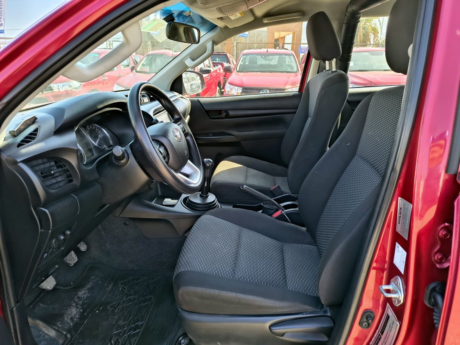 TOYOTA HILUX 2.4 DX Diesel 4x2 T/M 2022 - Imagen 10 de 19