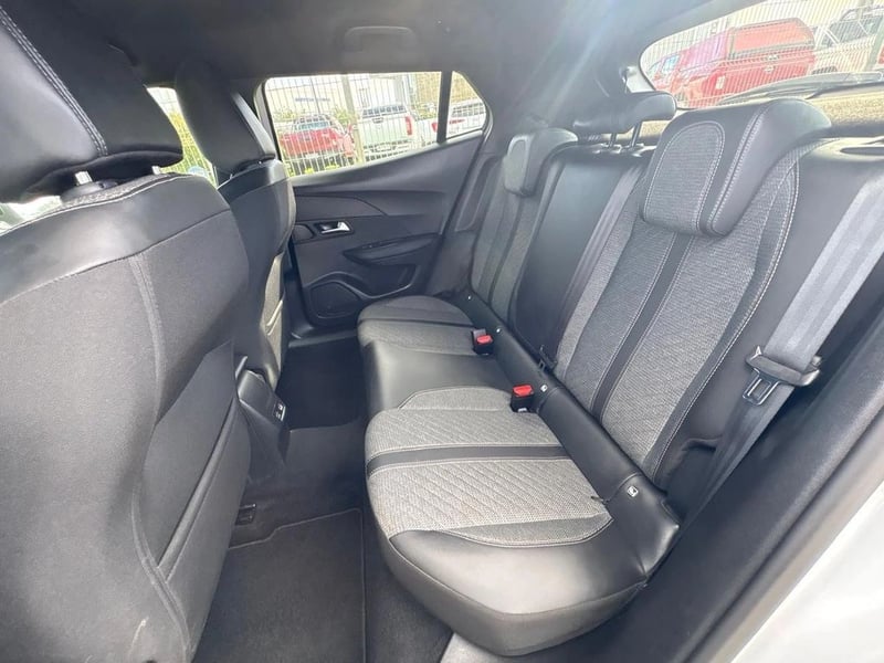Peugeot 2008 BLUE HDI 2025 - Imagen 10 de 13