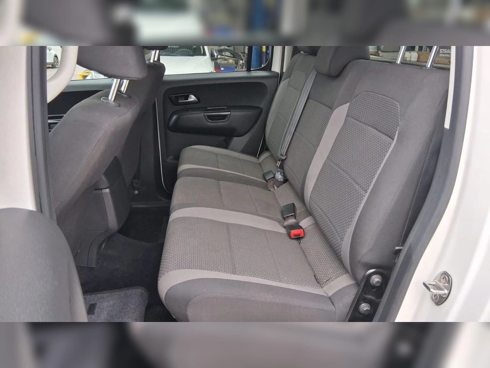 VOLKSWAGEN AMAROK 2.0 4MOTION MT 4X4 DIESEL 2023 - Imagen 18 de 19