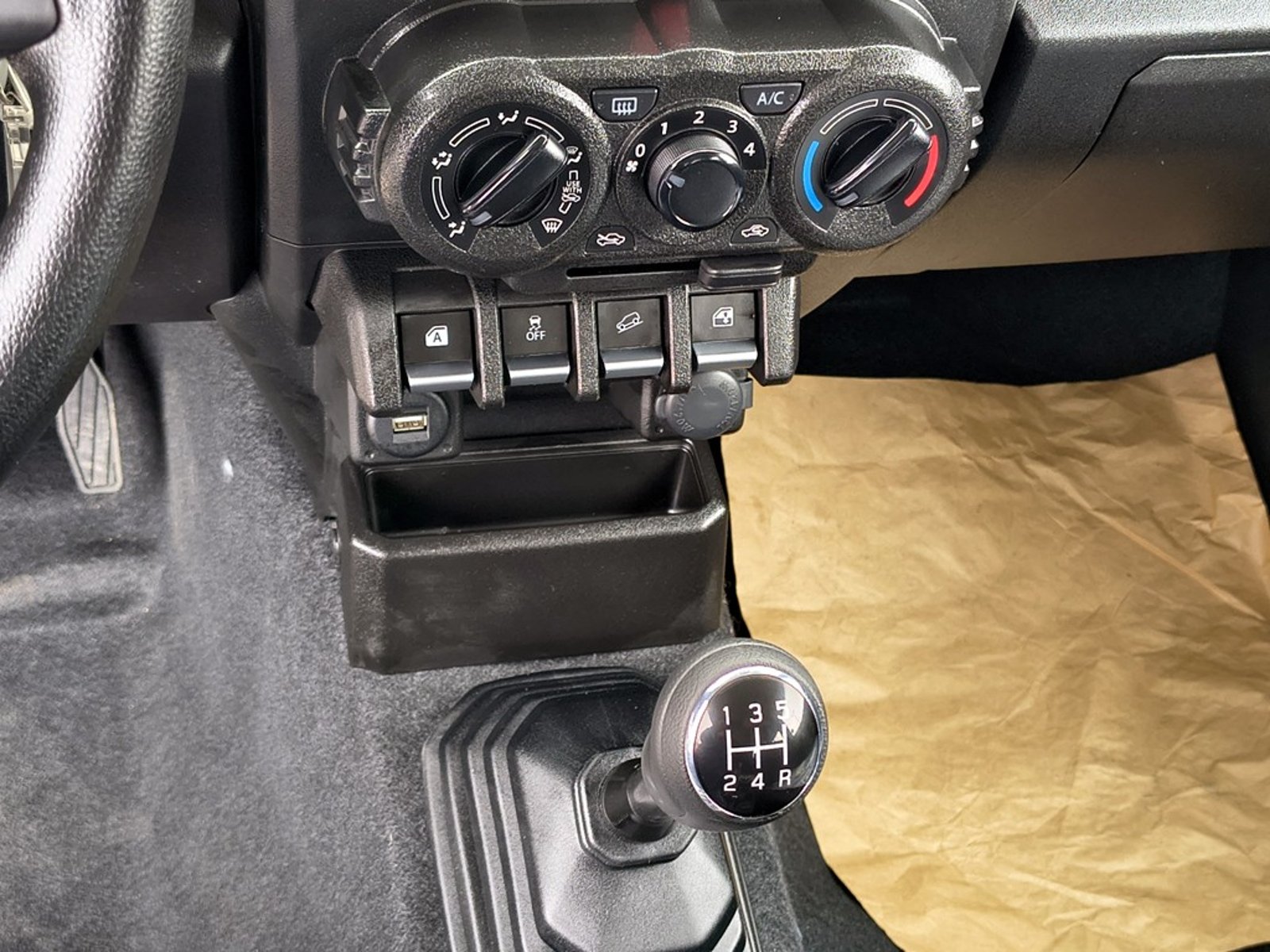 Suzuki JIMNY GL WINCHE MT 4X4 PRECIO+ IVA 2026 - Imagen 15 de 19