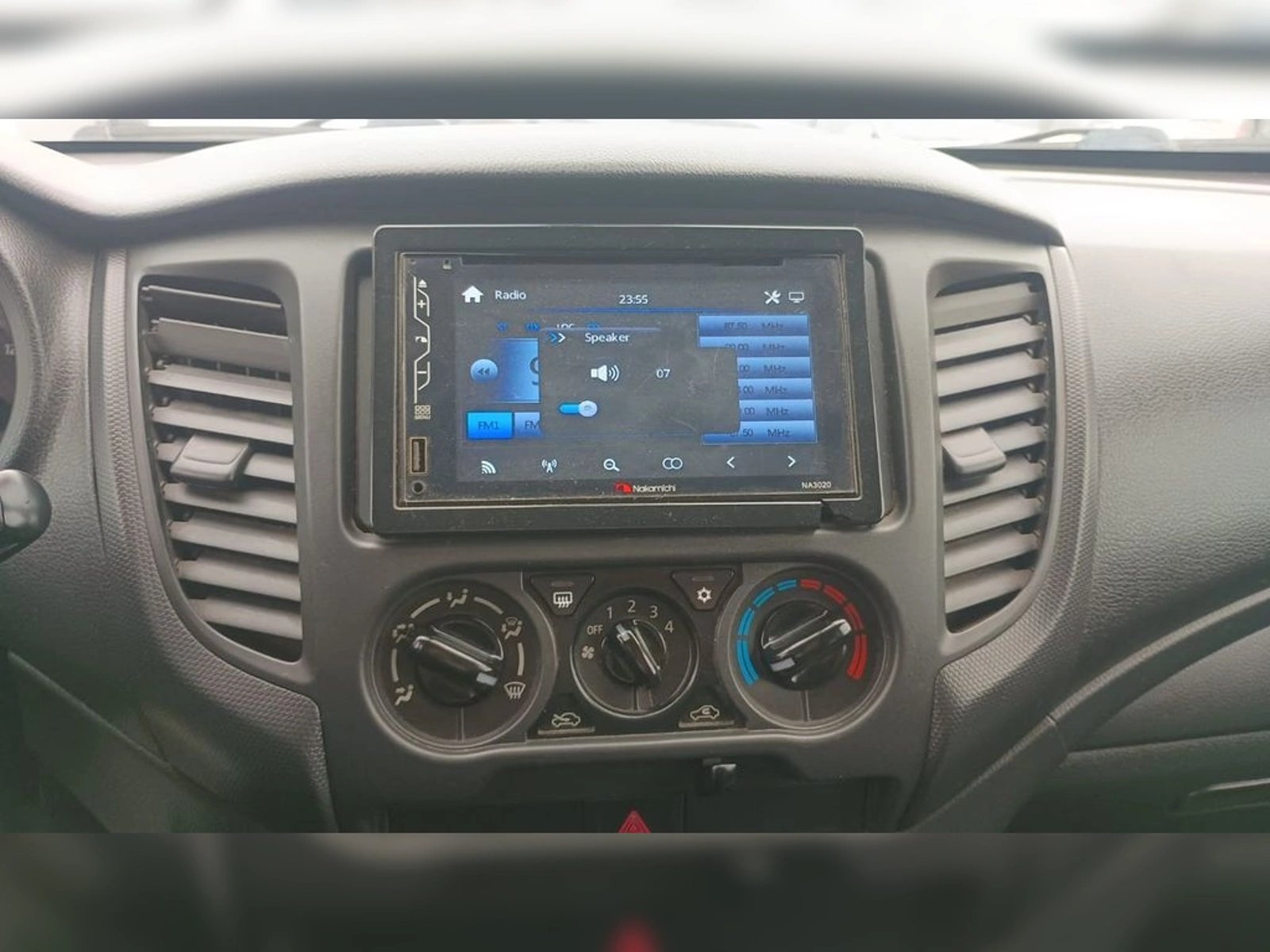 MITSUBISHI L200 2.4 KATANA  DOB. CAB. 4X4 MT 4P 2022 - Imagen 12 de 12
