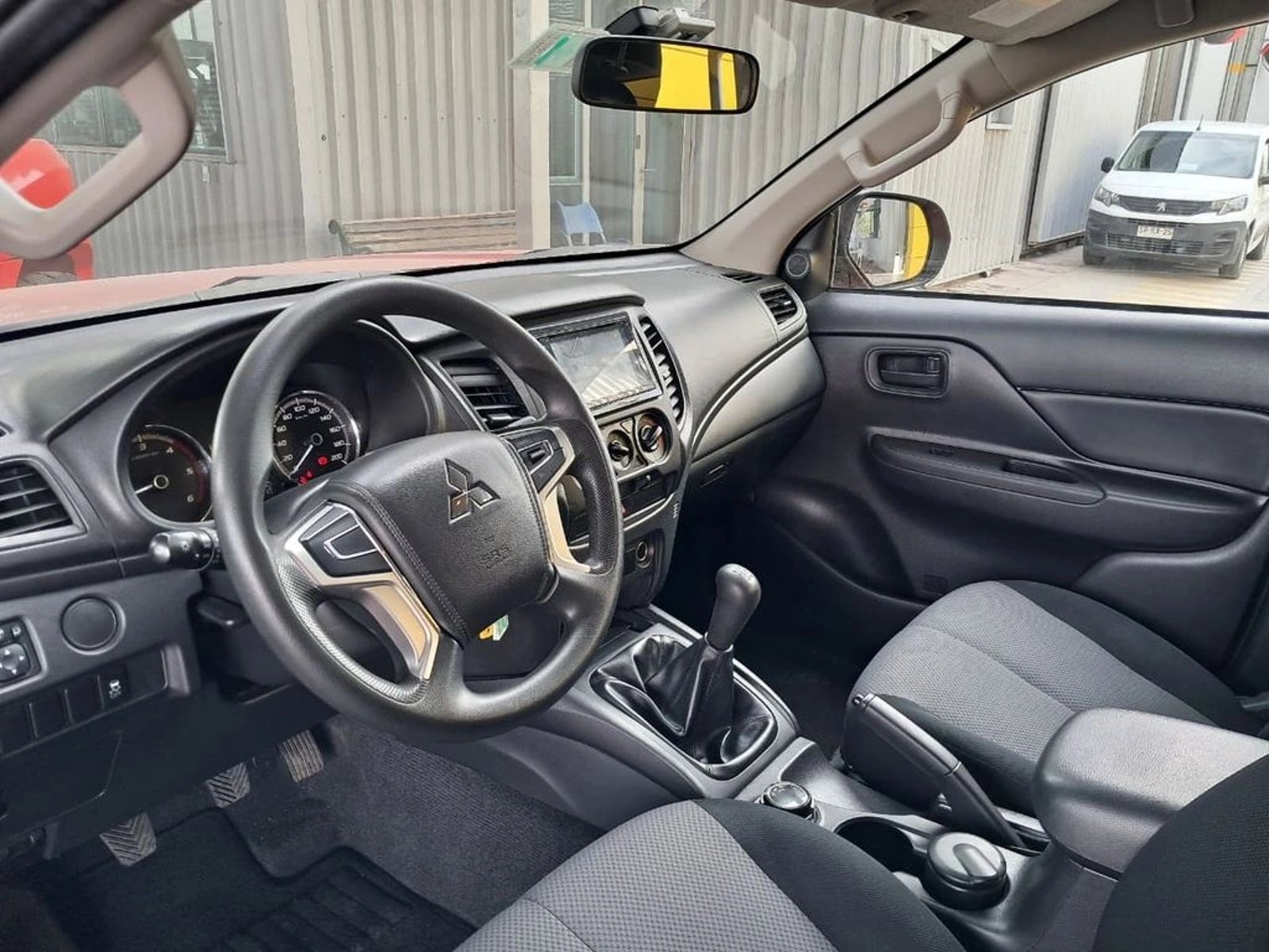 MITSUBISHI L200 KATANA CRT DIESEL 4X4 2022 - Imagen 16 de 20