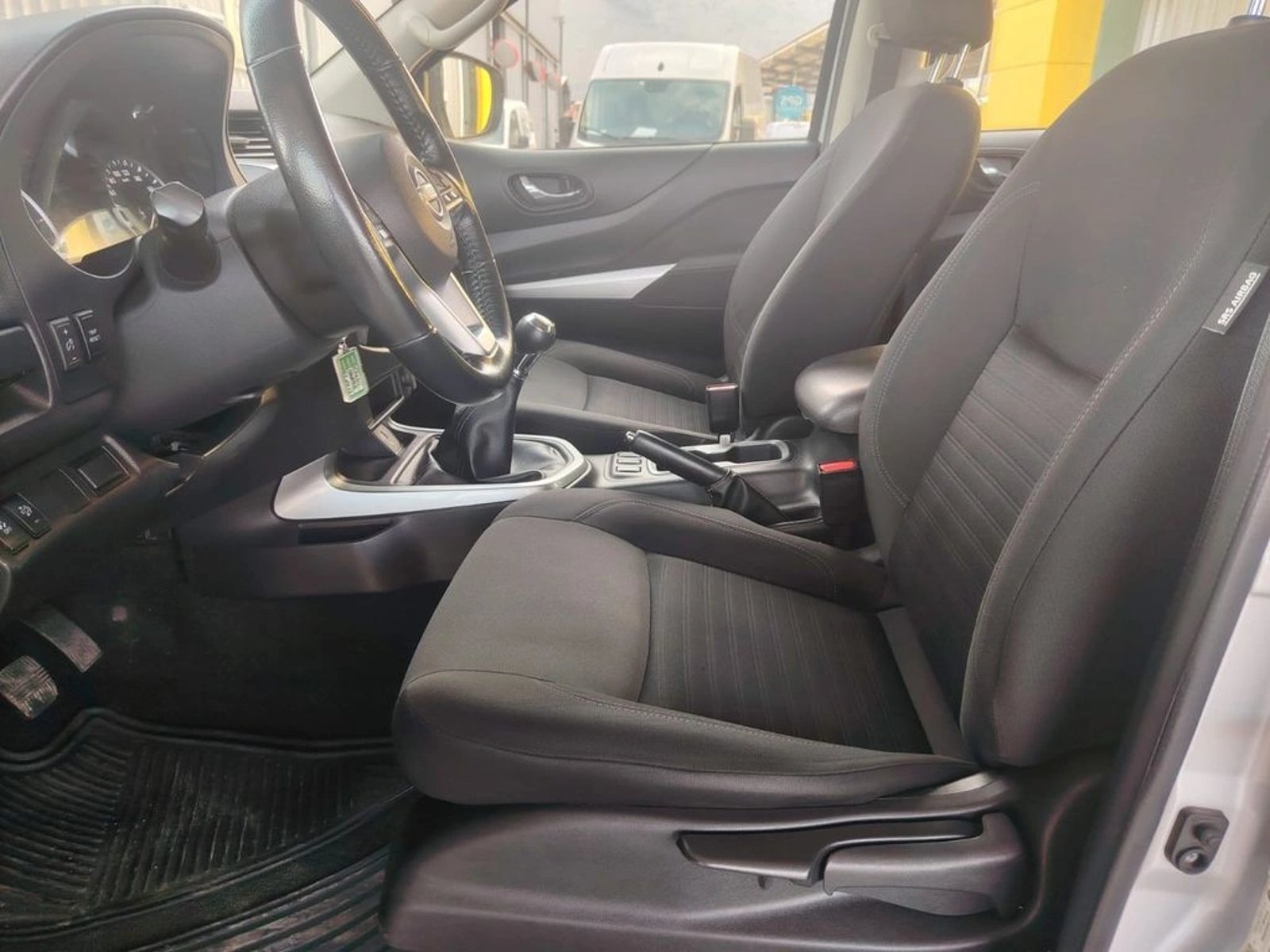 Nissan NAVARA NAVARA D CAB 2.3 MT 4X2 2023 - Imagen 12 de 17