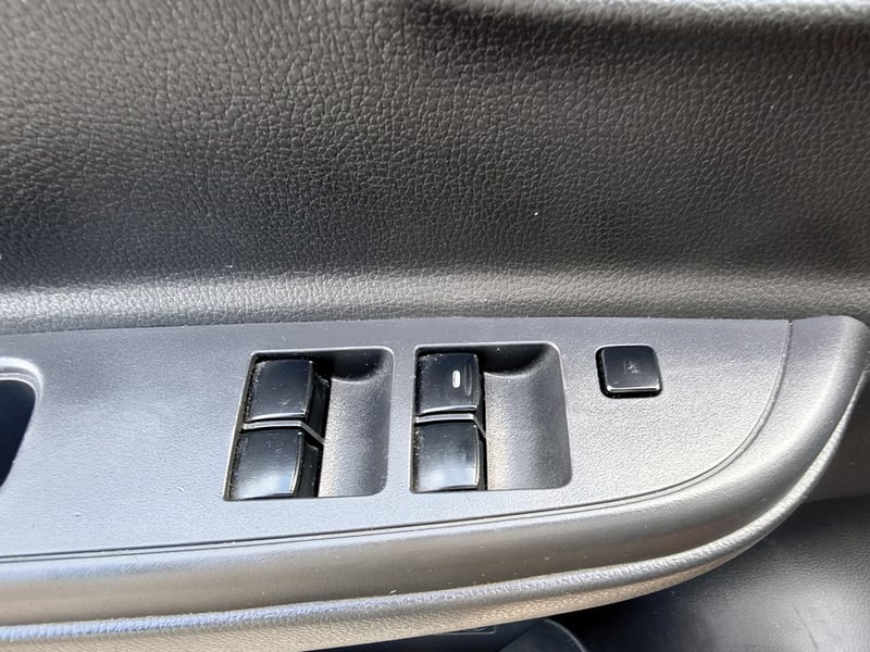 Mitsubishi L200 L200 KATANA 2.4 Diesel 4X2 T/M 2023 - Imagen 8 de 20