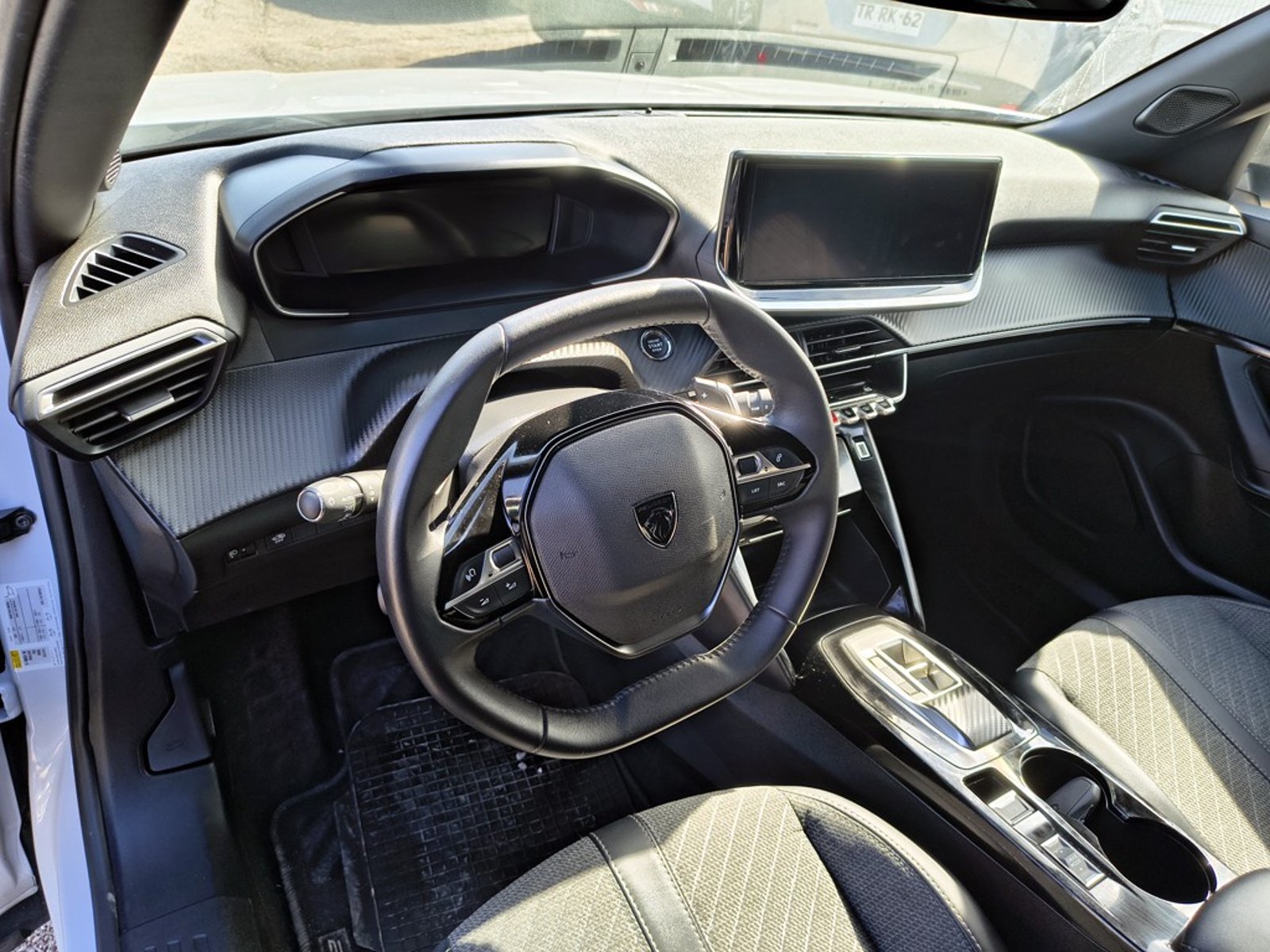 PEUGEOT 2008 1.5 Diesel 4x2 T/A Allure 2025 - Imagen 11 de 20