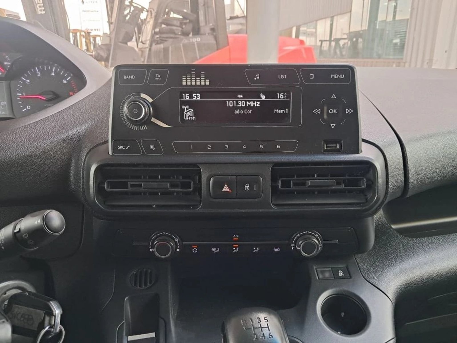 Peugeot PARTNER L1 1.5  HDI 4X2 MT 2023 - Imagen 16 de 19