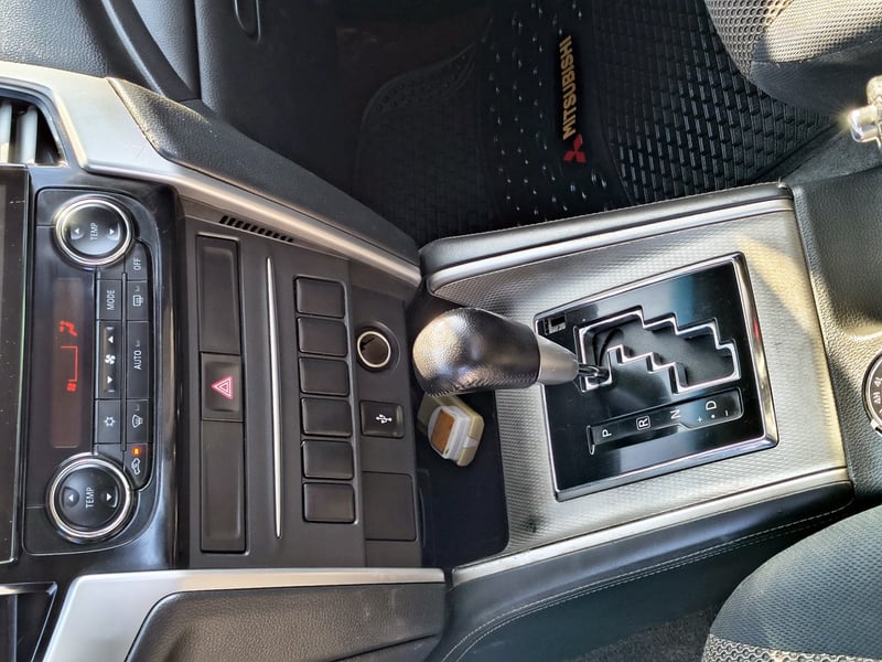 Mitsubishi L200 DAKAR 2.5 Diesel 4x4 T/A 2019 - Imagen 11 de 20