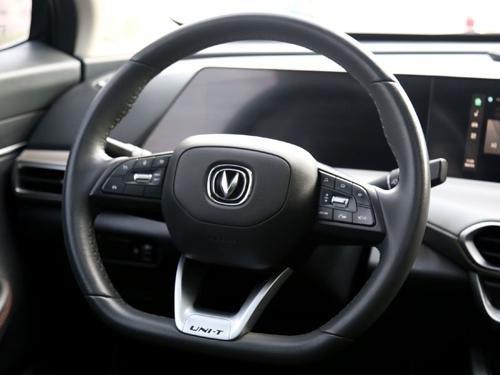 Changan UNI-T LUXURY 1.5 AUT 2023 - Imagen 15 de 20