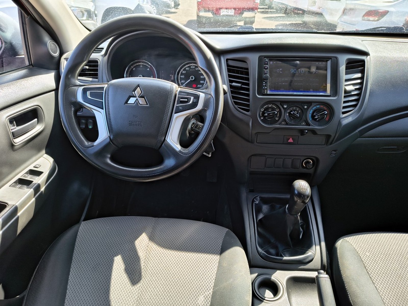 Mitsubishi L200 KATANA 2.4 Diesel 4x4 T/M 2022 - Imagen 12 de 20