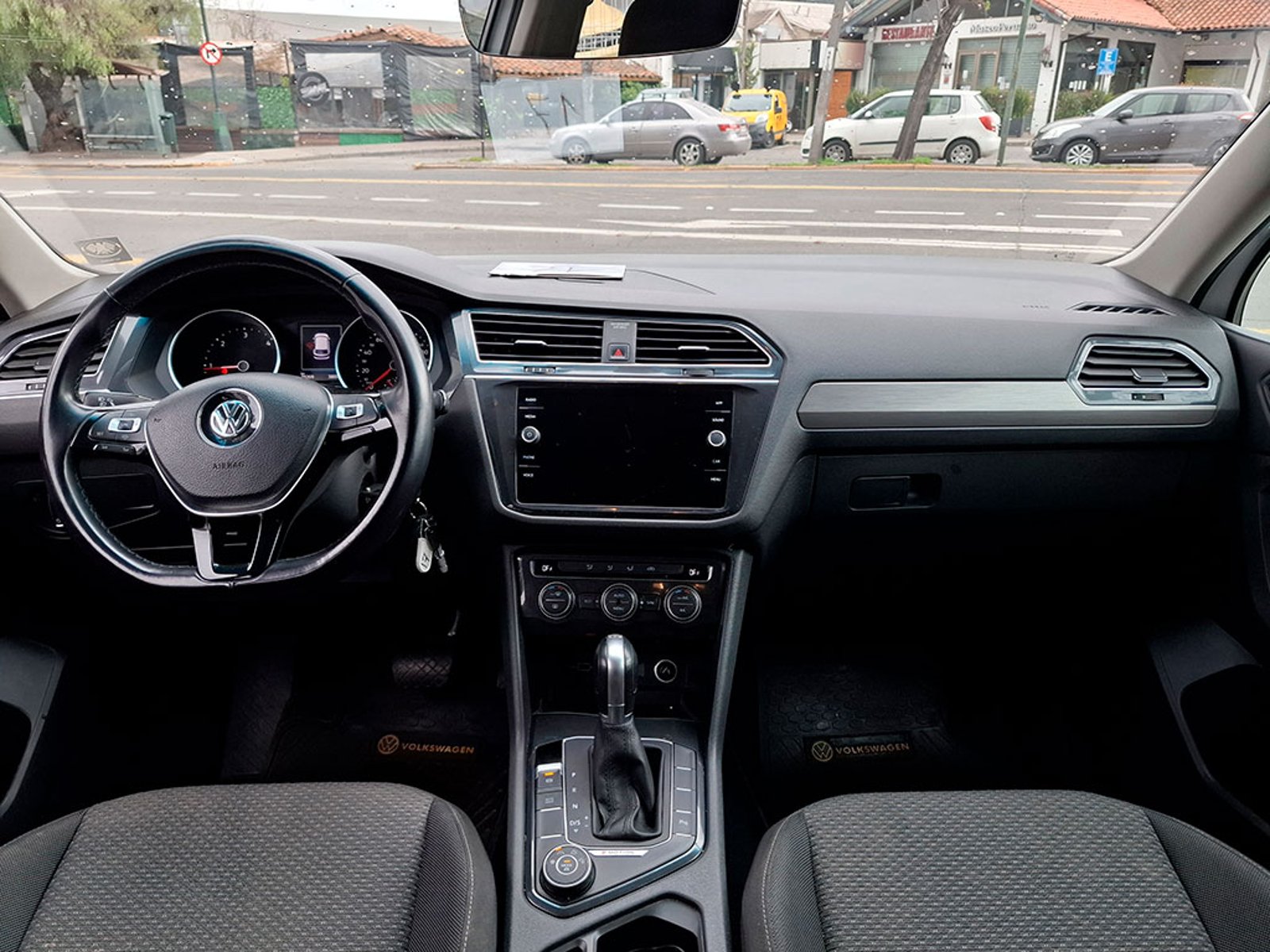 Volkswagen TIGUAN COMFORTLINE 4MOTION AT DIESEL 7 PASAJEROS 2020 - Imagen 8 de 20