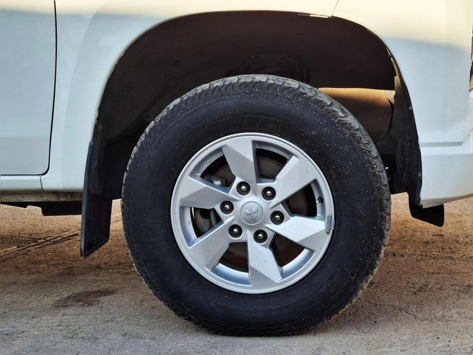 MITSUBISHI L200 2.4 2023 - Imagen 6 de 20