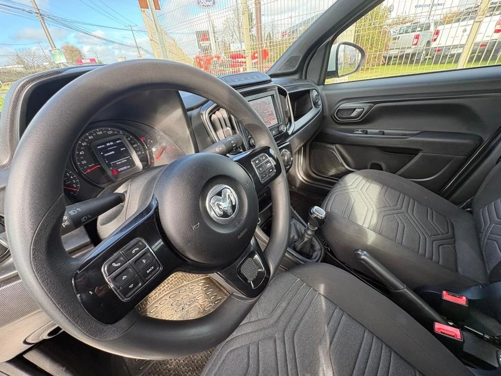 RAM 700 SLT MT BIGHORN 2023 - Imagen 8 de 12