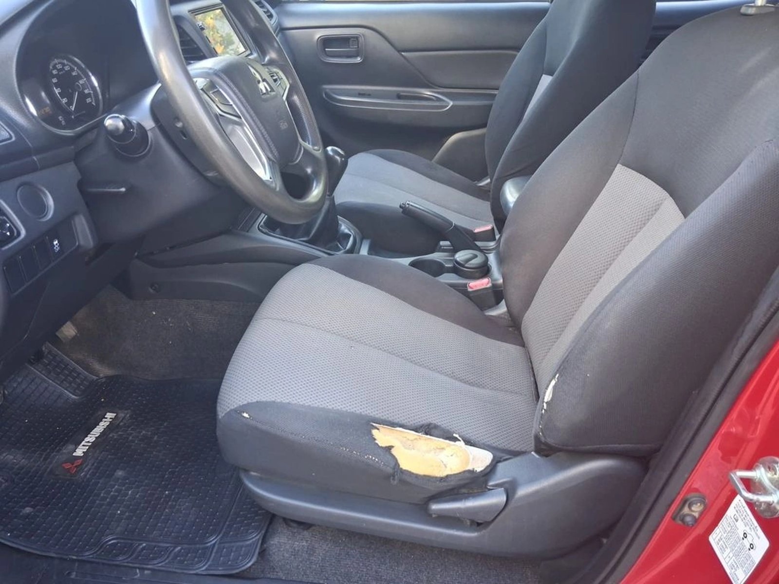 MITSUBISHI L200 KATANA CR 2.4 DC 4x2 2022 - Imagen 6 de 12