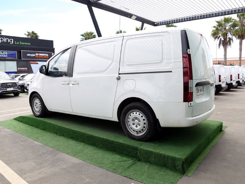 Hyundai STARIA 2.2 6MT CRI 2023 - Imagen 10 de 20