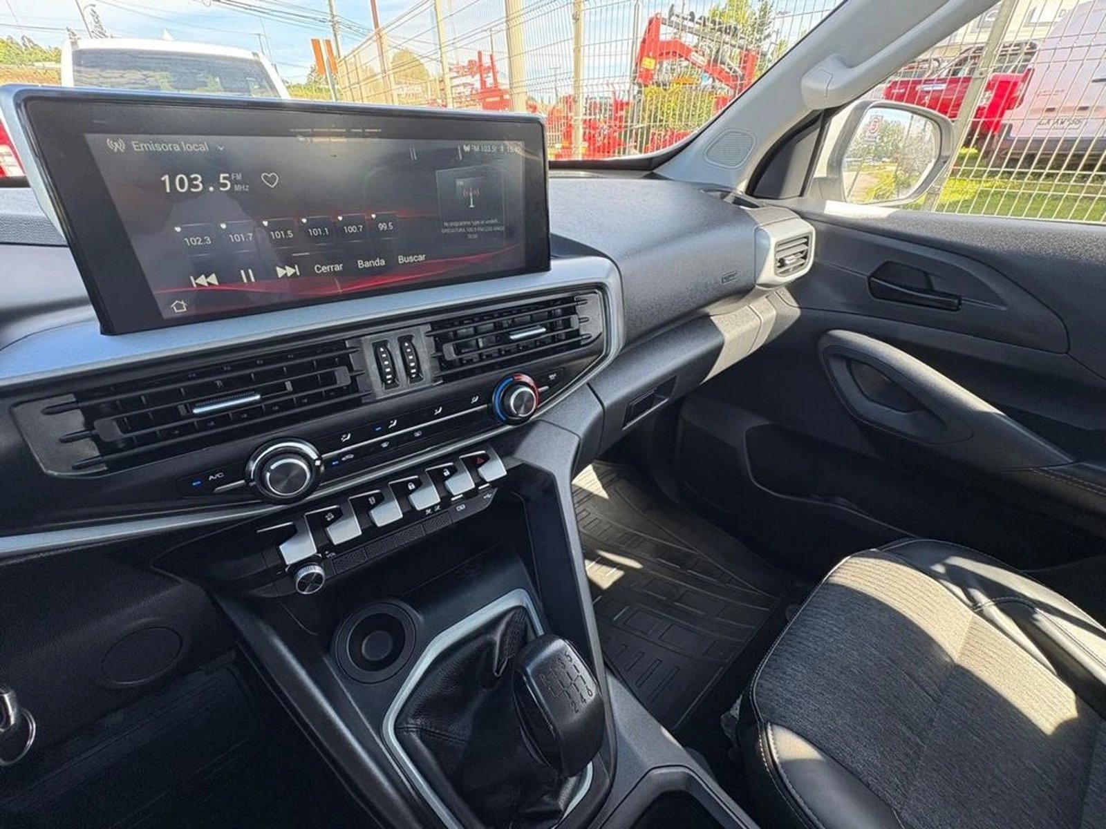 PEUGEOT LANDTREK 4X2 1.9 MT 2023 - Imagen 10 de 12