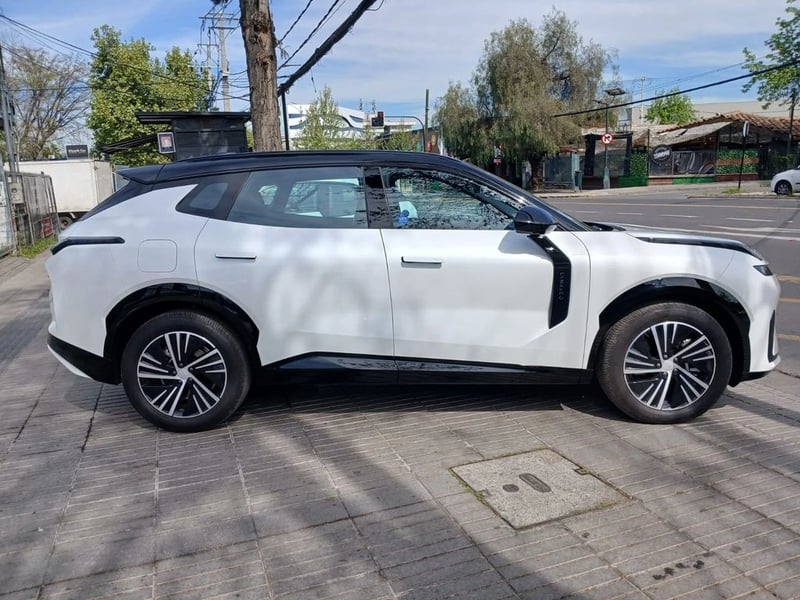Lynk & Co 08 08 Pro 1.5T Hibrido 2027 - Imagen 4 de 16