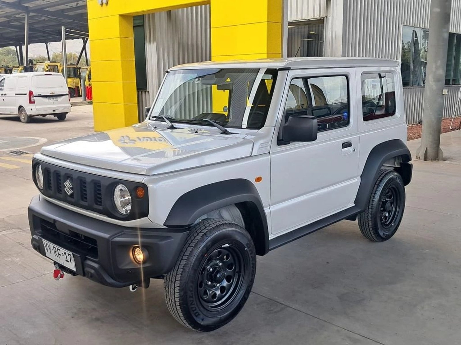 Suzuki JIMNY GL WINCHE MT 4X4 2026 - Foto 2 de 20