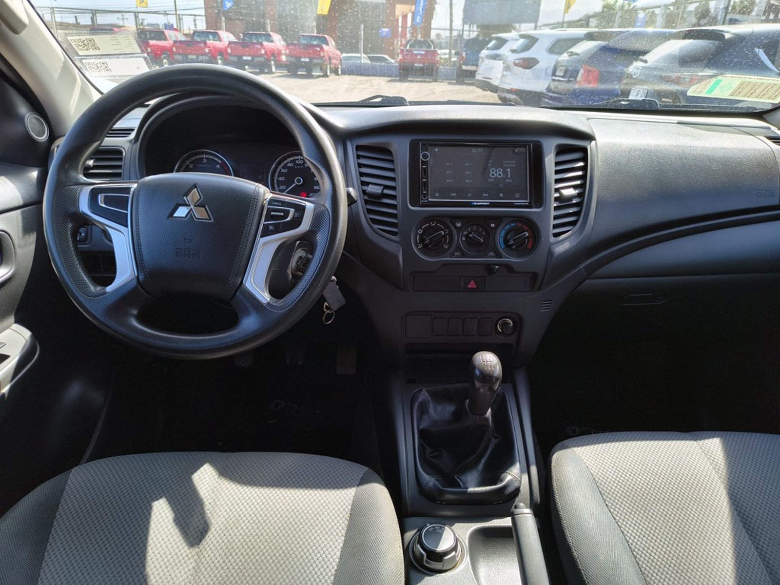 Mitsubishi L200 KATANA 2.4 Diesel 4x2 T/M 2022 - Imagen 12 de 20