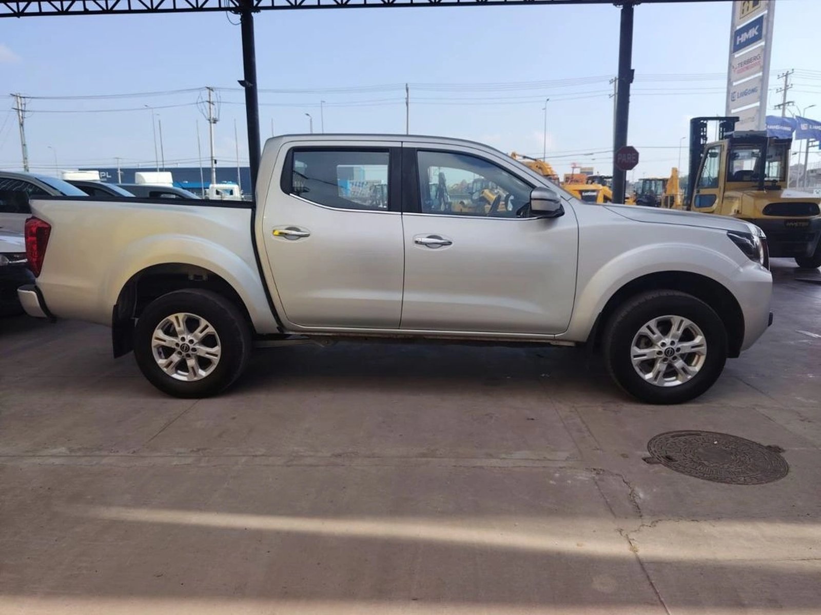 Nissan NAVARA NAVARA D CAB 2.3 MT 4X2 2023 - Imagen 4 de 17
