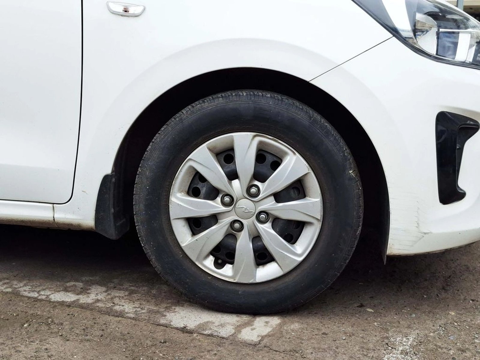 Kia SOLUTO 1.4 2022 - Imagen 6 de 20