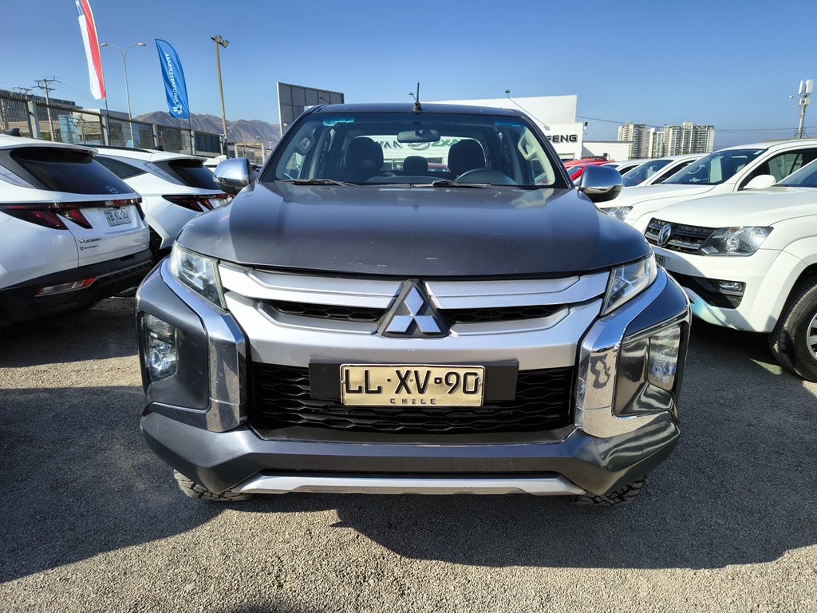 Mitsubishi L200 DAKAR 2.5 Diesel 4x4 T/A 2019 - Foto 2 de 20