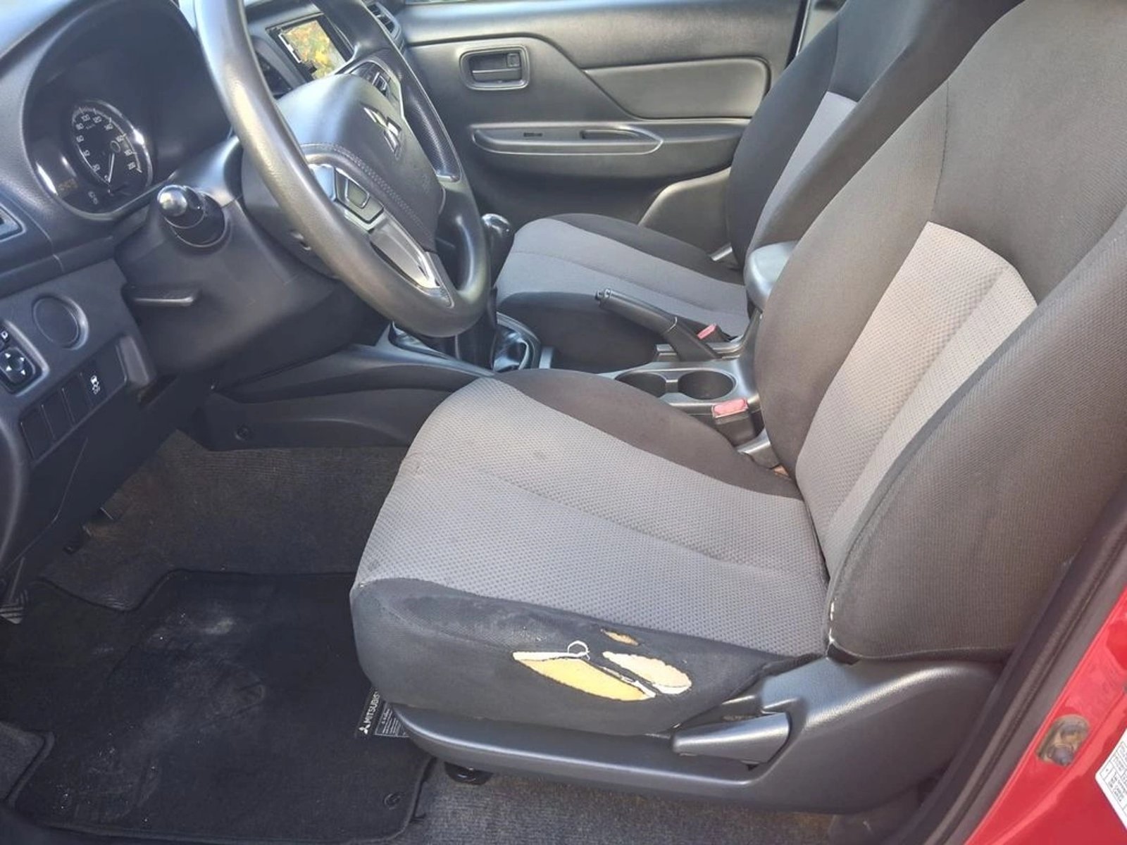MITSUBISHI L200 KATANA CR 2.4 DC 4x2 2022 - Imagen 6 de 12