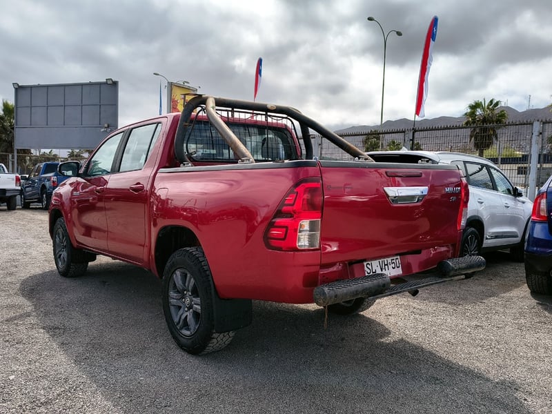 Toyota HILUX 2.8 SR Diesel 4x4 T/M 2023 - Imagen 5 de 20