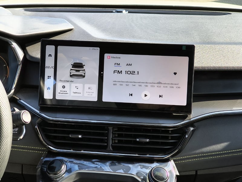Lynk & Co 06 1.5 Gasolina 4x2 T/A PRO 2027 - Imagen 17 de 20
