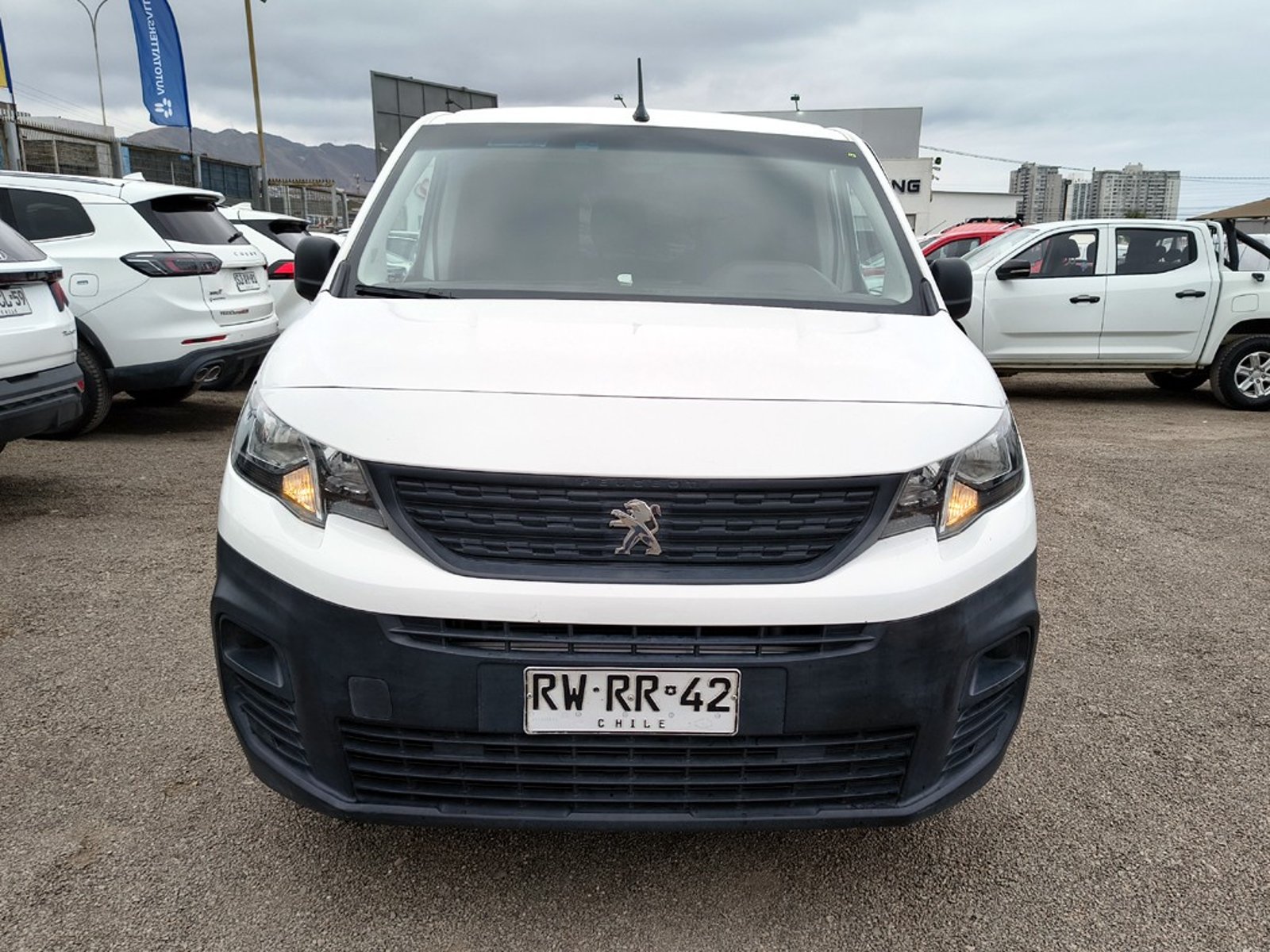 Peugeot PARTNER L1 1.6 Diesel 4x2 T/M 2022 - Foto 2 de 17