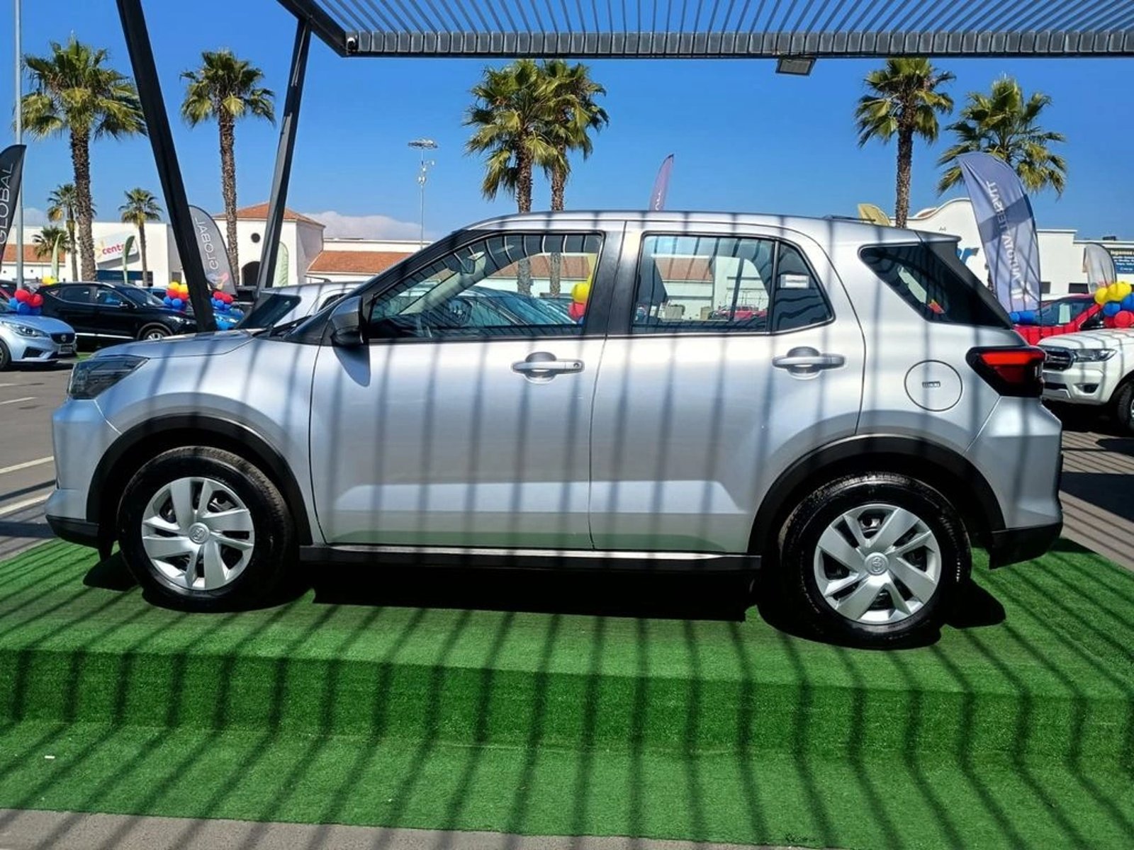 TOYOTA RAIZE 1.2 E CVT MT 2025 - Imagen 7 de 12