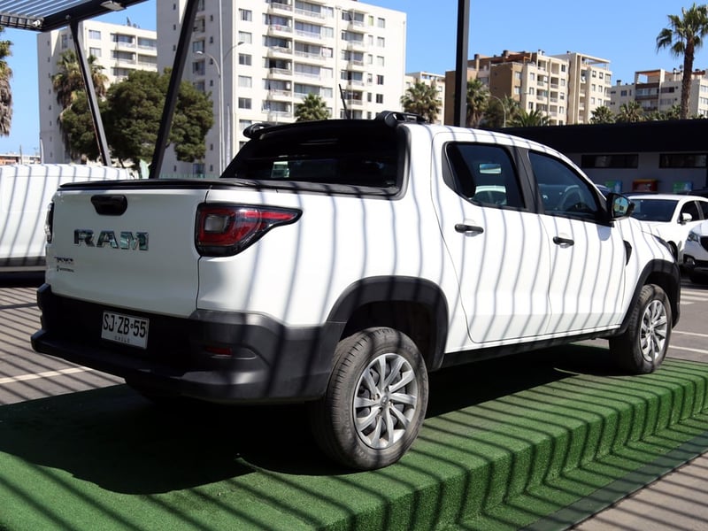 RAM 700 1.4 SLT 4X2 2023 - Imagen 6 de 19